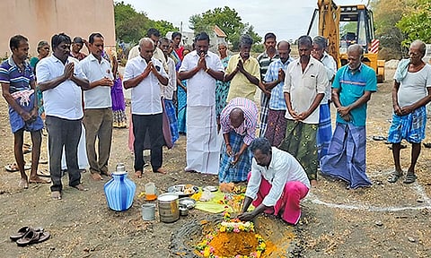 விளாத்திகுளம் அருகே சமுதாய நலக்கூடம் கட்டுவதற்கு பூமி பூஜை