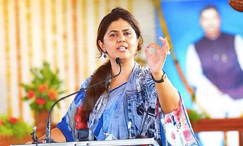 2 மாத விடுமுறையில் போகிறேன்.. பா.ஜ.க. எம்.எல்.ஏ.க்கள் அதிருப்தியில் இருக்கிறார்கள்: பங்கஜா முண்டே பரபரப்பு பேட்டி