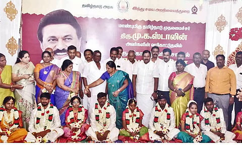 திருமண விழாவில் பங்கேற்றவர்களின் காட்சி