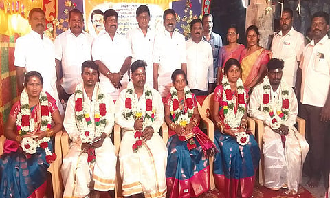 கொல்லங்குடி விட்டனேரி காளியம்மன் கோவிலில் இந்து சமய அறநிலையத்துறை சார்பில் இலவச திருமணம் நடத்தி வைக்கப்பட்டது. இதில் மாவட்ட அறங்காவலர் குழு உறுப்பினரும் பொதுக்குழு உறுப்பினருமான ஏ.ஆர்.ஜெயமுர்த்தி, ஒன்றிய செயலாளர்கள் ஆர்.எம்.கென்னடி, யோககிருஷ்ணகுமார், வே.ஆரோக்கியசாமி உள்பட பலர் கலந்து கொண்டனர்.