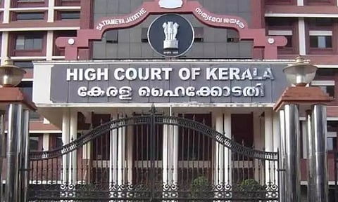 குடும்பத்தினரால் கடத்தல்: லெஸ்பியன் ஜோடிக்கு போலீஸ் பாதுகாப்பு- கேரள ஐகோர்ட் உத்தரவு