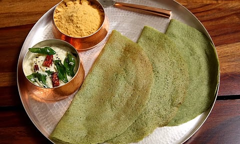 பச்சைப் பயறு கொத்தமல்லி பெசரட்