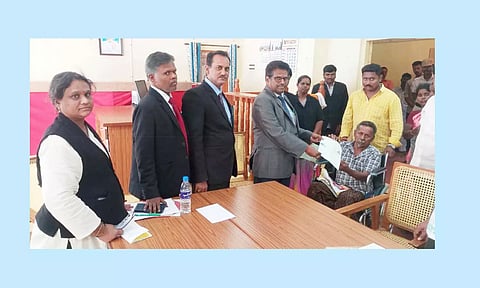 சிவகங்கை மாவட்ட கோர்ட்டு வளாகத்தில் மக்கள் நீதிமன்ற நிகழ்ச்சி நடந்தது. முதன்மை மாவட்ட நீதிபதி குருமூர்த்தி, குடும்ப நல நீதிபதி முத்துகுமரன், சார்பு நீதிபதிகள் சுந்தர்ராஜ், பரமேஸ்வரி ஆகியோர் கலந்து கொண்டனர்.