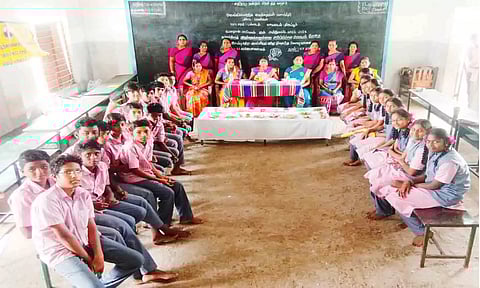 நிகழ்ச்சியில் கலந்து கொண்டவர்களின் காட்சி