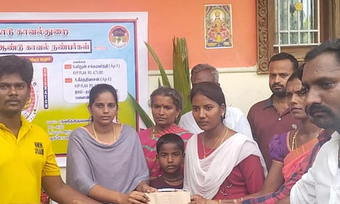 பணியின்போது மாடு முட்டி உயிரிழந்த காவலரின் குடும்பத்தினருக்கு 9.75 லட்சம் நிதியுதவி