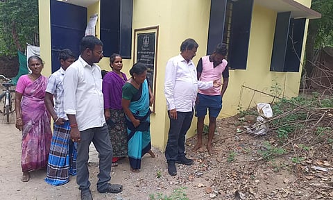 அங்கன்வாடி மையத்தை துணை மேயர் தாமரைச் செல்வன் ஆய்வு செய்த போது எடுத்த படம்.