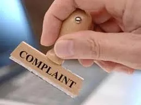 பண்ருட்டி அருகே வீட்டிற்கு சென்று கைரேகை வாங்கிய வங்கி ஊழியர்கள் பணம் தரவில்லை என புகார்