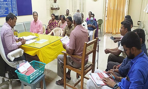 ஆலோசனை கூட்டத்தில் கலந்து கொண்டவர்களை படத்தில் காணலாம்.