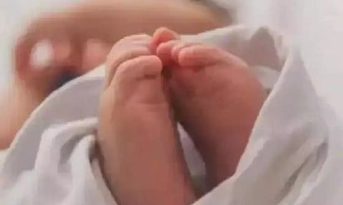 வயிற்றுவலி என வந்தவருக்கு திடீர் பிரசவம்: சிகிச்சைக்கு அழைத்து வந்த கணவர் அதிர்ச்சி