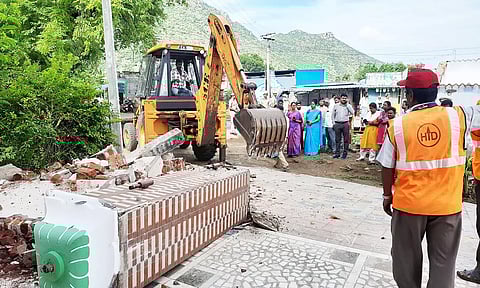 ஆக்கிரமிப்பு அகற்ற பொதுமக்கள் எதிர்ப்பு