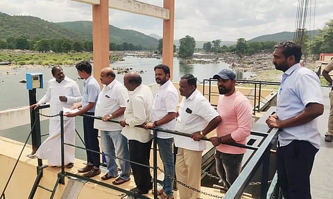 ஒகேனக்கல் கூட்டுக் குடிநீர் திட்டத்தின் முதல் நீரேற்று நிலையத்தில் பென்னாகரம் சட்டப்பேரவை தொகுதி உறுப்பினர் ஜி.கே.மணி ஆய்வு மேற்கொண்டார்.