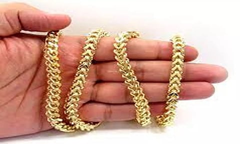 கோவில் பூசாரியிடம் 7 பவுன் சங்கிலி பறிப்பு