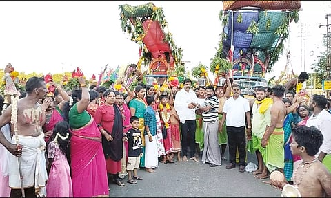 கன்னியாகுமரியில் வன பேச்சியம்மன் கோவிலில் பறக்கும் காவடி ஊர்வலம்