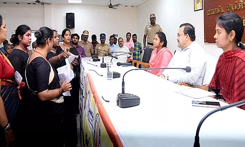 முகாம் நடைபெற்றபோது எடுத்தபடம்.