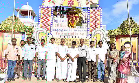 நெல்லையில் காமராஜர் சிலைக்கு தட்சணமாற நாடார் சங்கம் சார்பில் மாலை அணிவித்து மரியாதை