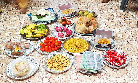 ஆடி மாத சீர்வரிசை தட்டில் தக்காளி