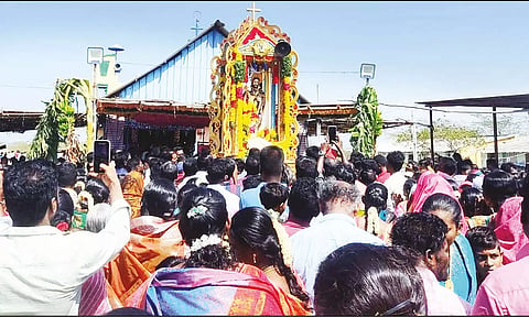 தேர்பவனி நடந்த போது எடுத்த படம்.