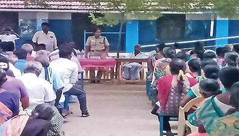 ஆனங்கூரில் காவல்துறை சார்பில் விழிப்புணர்வு கூட்டம் நடைபெற்றபோது எடுத்த படம். 