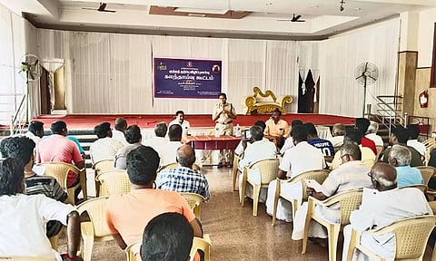 கூட்டத்தில் துணை போலீஸ் சூப்பிரண்டு நித்யா பேசினார்.