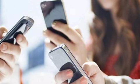 ஆண்களிடம் "சாட்டிங்" செய்யும் விபரீத ஆசை: என்ஜினீயரின் செல்போனில் குவிந்து கிடந்த ஐ.டி.பெண் ஊழியர்களின் ஆபாச படங்கள்