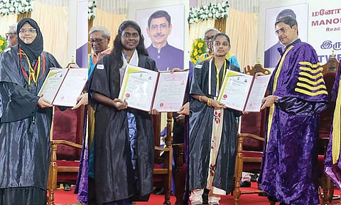 மனோன்மணியம் சுந்தரனார் பல்கலைகழகத்தில் 43 ஆயிரம் பேருக்கு பட்டம்- கவர்னர் ஆர்.என்.ரவி வழங்கினார்