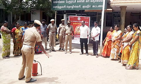 சென்னிமலையில் தீ தடுப்பு ஒத்திகை நிகழ்ச்சி