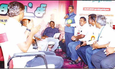 கூட்டத்தில் பங்கேற்றவர்கள்.