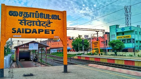 சைதாப்பேட்டை ரெயில் நிலையத்தில் அரிவாளால் தாக்கப்பட்ட பெண் சிகிச்சை பலனின்றி பலி