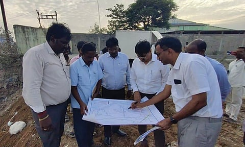 தாம்பரம்-மதுரவாயல் பைபாஸ் சாலையில் நவீன முறையில் கால்வாய் அமைக்கும் பணி