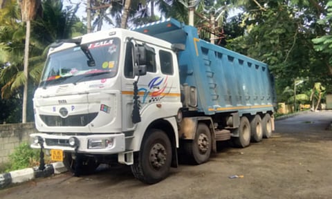 கொல்லங்கோடு அருகே கேரளாவுக்கு கனிம வளம் கடத்திய லாரி பறிமுதல்