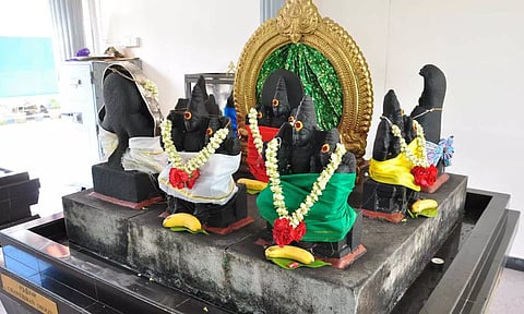 கோனியம்மன் கோவிலில் தம்பதி சமேதராக அருள்பாலிக்கும் நவக்கிரகங்கள்