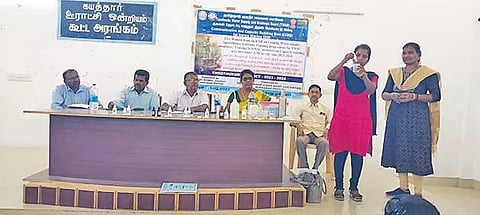 குடிநீர் மேலாண்மை பயிற்சி முகாம் நடந்தபோது எடுத்த படம்.