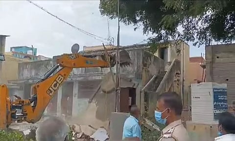 வேப்பூரில் ஆக்கிரமிப்புகள் அகற்றப்பட்ட காட்சி.