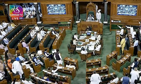 எதிர்க்கட்சிகளின் கூச்சல் அமளியால் 2-வது நாளாக முடங்கியது பாராளுமன்றம்