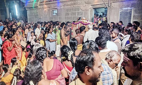 சிறப்பு வழிபாட்டில் ஏராளமான பக்தர்கள் கலந்து கொண்டனர்.