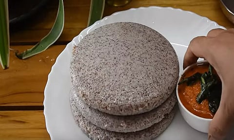 சத்தான டிபன் கேழ்வரகு தட்டு இட்லி