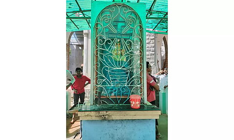நித்திரவிளை அருகே திருட்டு நடந்த குருசடியில் உண்டியலை உடைத்த மர்மநபர்கள்