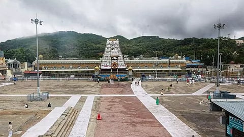 திருப்பதியில் ரூ.300 தரிசன டிக்கெட் ஆன்லைனில் 25-ந்தேதி வெளியீடு