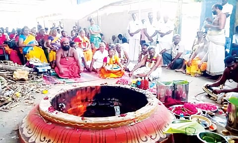 நவ சண்டியாகம் நடந்தது.
