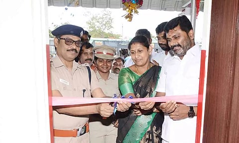 புறக்காவல் நிலையம் திறந்து வைக்கப்பட்ட காட்சி.
