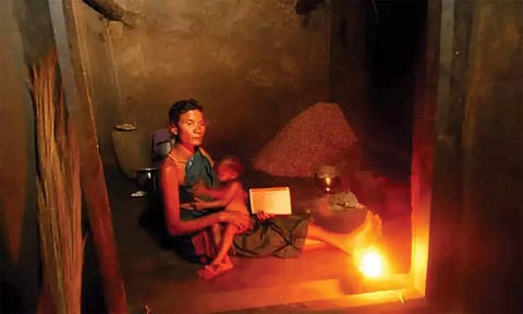 ஆசனூர் அருகே 3 -வது நாளாக மின்தடையால் இருளில் மூழ்கிய 50 மலை கிராமங்கள் குடிநீர் இல்லாமல் மக்கள் கடும் அவதி