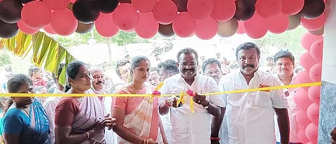 பயணியர் நிழற்குடை திறப்பு