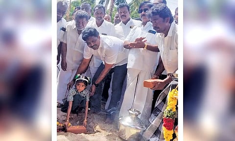 கல்லிடைக்குறிச்சி அருகே ஊராட்சி ஒன்றிய தொடக்க பள்ளியில் ரூ.30 லட்சத்தில் புதிய கட்டிடம்