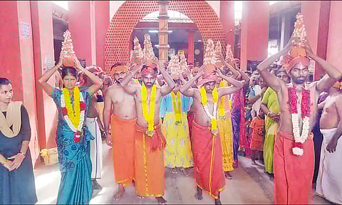 சாமிதோப்பு அய்யா வைகுண்டசாமி தலைமைப்பதியில் திரண்ட பக்தர்கள்