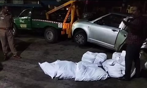 ஊத்தங்கரை அருகே கார் மோதி வாலிபர் பலி- வண்டியில் 30 குட்கா மூட்டைகளை பறிமுதல் செய்த போலீசார்