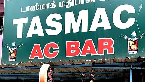 டாஸ்மாக் கடையில் மது கேட்டு தகராறு செய்த வாலிபர் மண்டை உடைப்பு