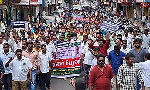 ஊர்வலம் சென்ற காட்சி.