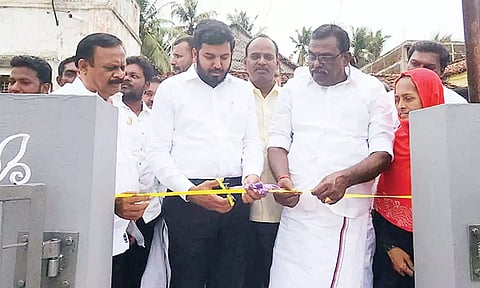 அங்கன்வாடி மைய கட்டிடத்தை ஷா நவாஸ் எம்.எல்.ஏ திறந்து வைத்தார்.