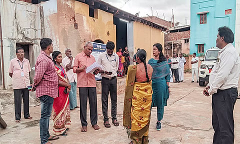 நியாய விலை கடையில் கலெக்டர் ஷஜீவனா ஆய்வு செய்தார்.