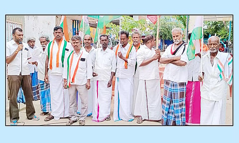 அனைத்து கட்சியினர் போராட்டம் நடத்தியபோது எடுத்த படம்.